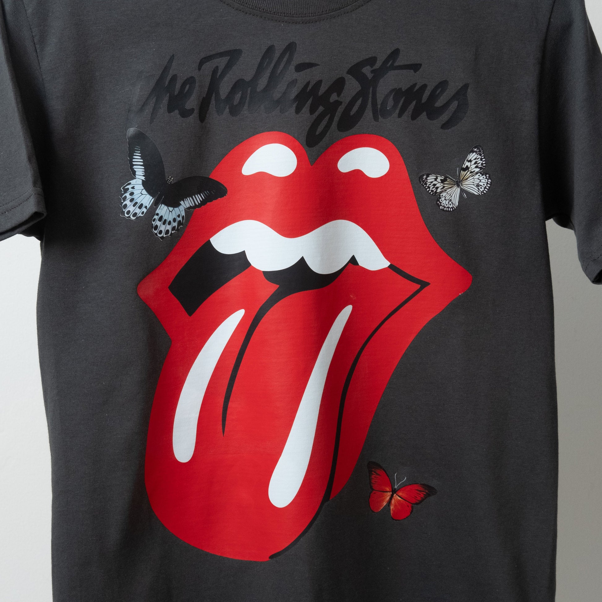 camisa mujer rolling stones negra detalle