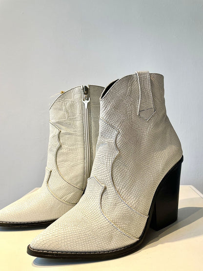 BOTAS SHORTY BLANCAS